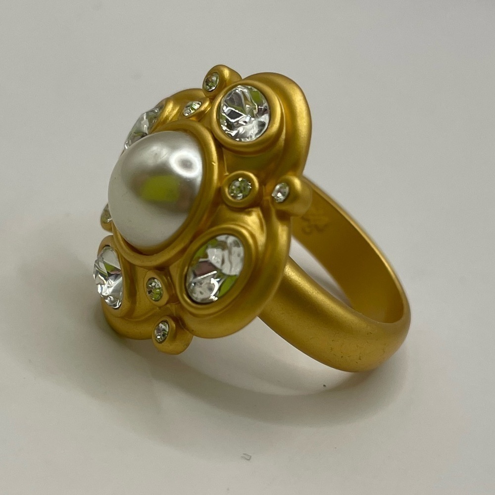 Titanic ⚜️ Gilded Age Elegant Pearl, Rhinestone & Gold Cocktail Statement Ring 8 - Picture 3 of 11